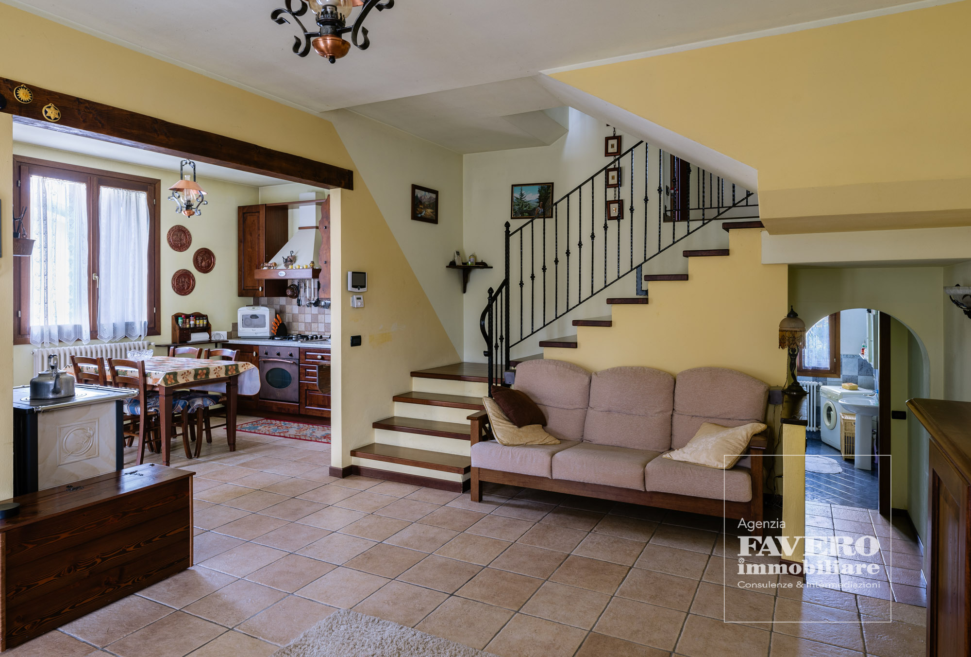 CAMPONOGARA Porzione di Bifamiliare in stile rustico con giardino e garage doppio tra Dolo e Camponogara